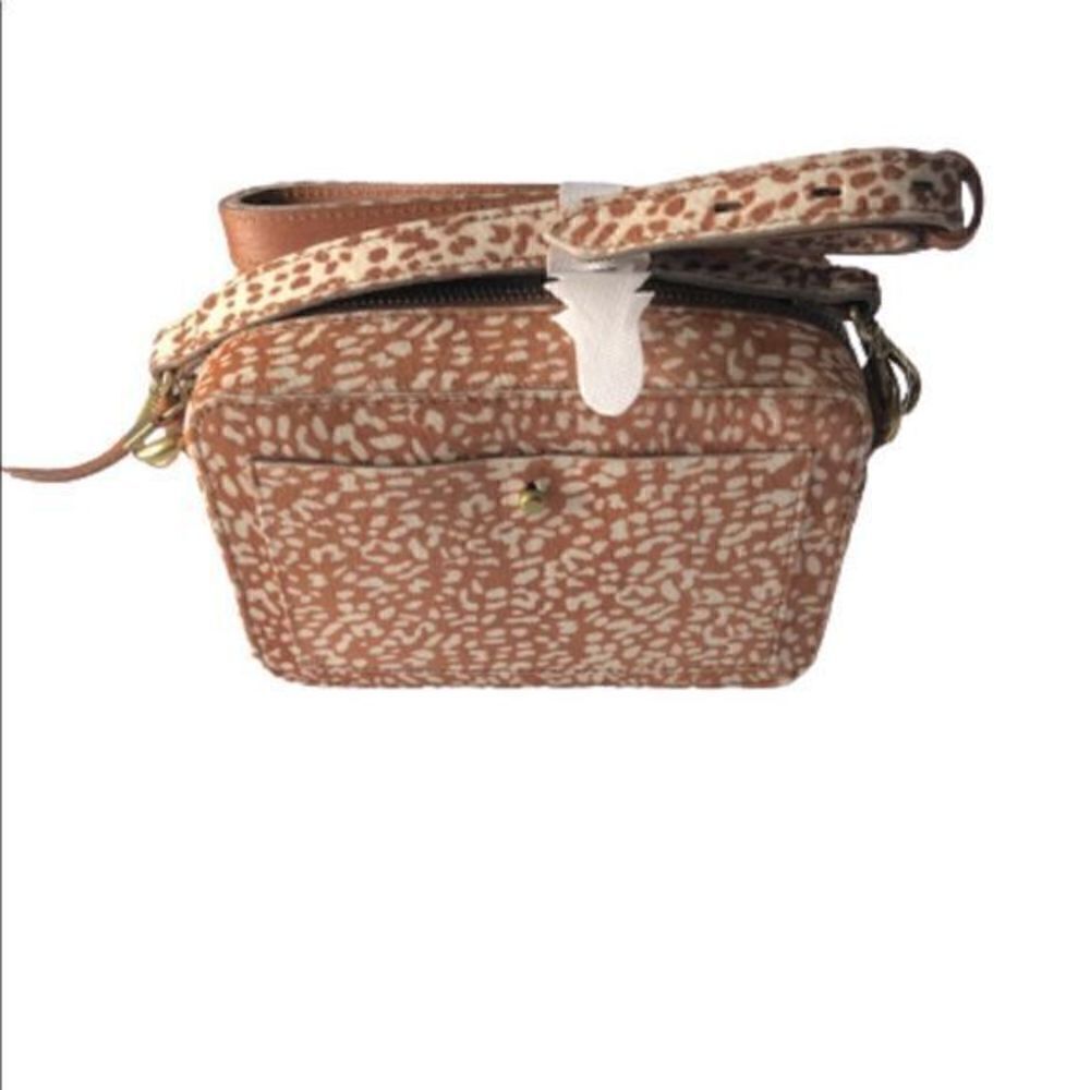 Madewell Camera Bag Animal Spot Calf Hair Crossbody Bag, Leather, Zip Closure - Picture 3 of 8